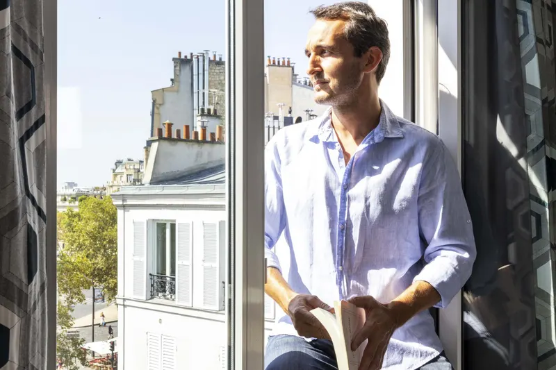Hôtel Eiffel Turenne – Cliente au bureau de la chambre