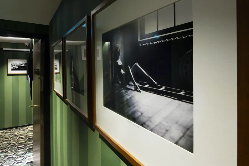 Hôtel Eiffel Turenne – Couloir et photographie noir et blanc