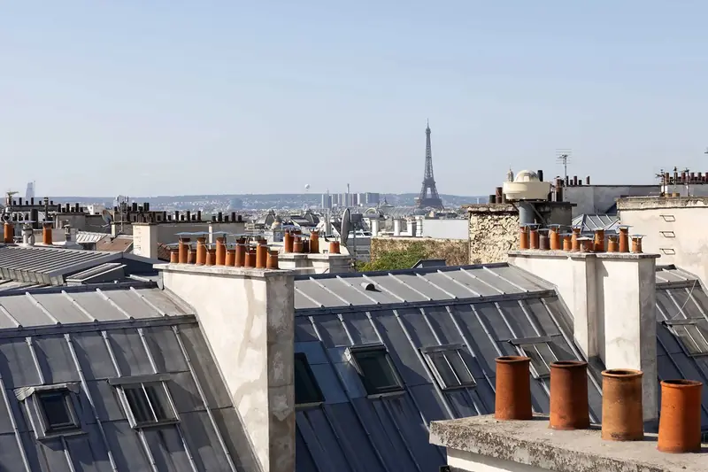 Grand Hôtel de Turin – Toits de Paris et tour Eiffel au loin