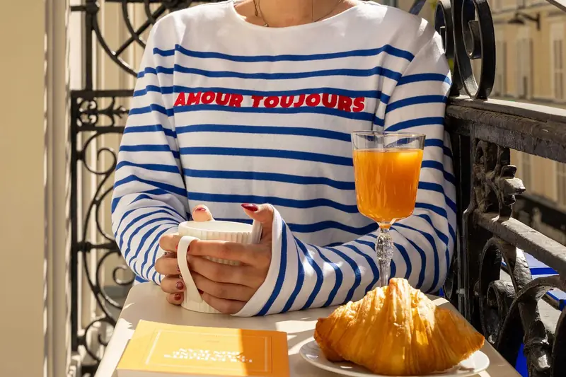 Grand Hôtel de Turin – Petit-déjeuner au balcon, croissant et jus d’orange