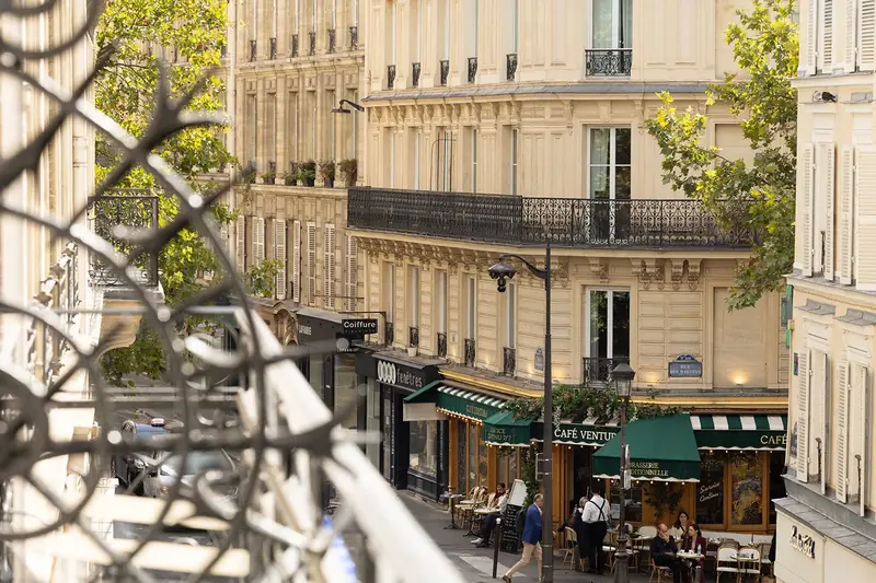 Grand Hôtel de Turin – Rue et terrasses vues depuis le balcon