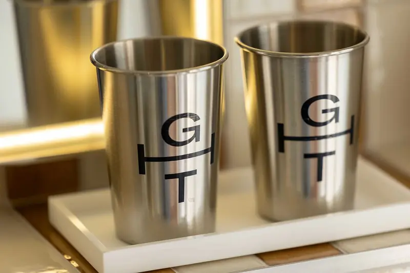 Grand Hôtel de Turin – Gobelets métalliques gravés GT
